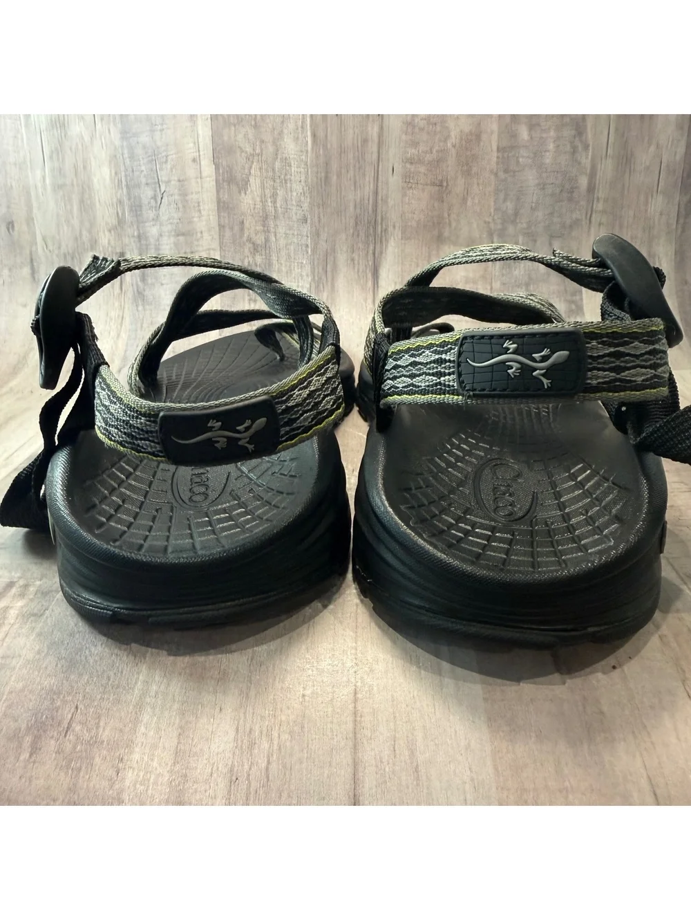 Chaco Mens Z/Volv 2 Sandals Perentie Neon Gray Yellow Strap Size 10 Toe Loop EUC
